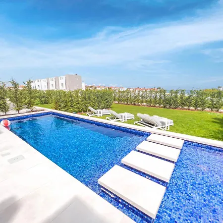 Azure Seaview - Jade Protaras